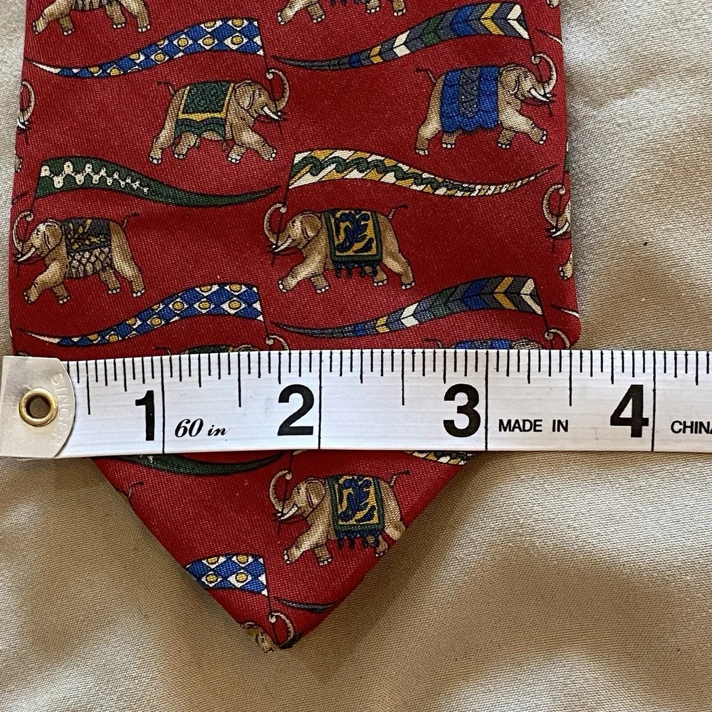 Salvatore Ferragamo Men's 100% Silk Neck Tie Red w/‎ Elephants Blue Accents